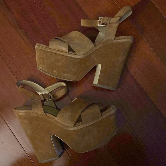 Used Wedge Micheal Kors shoes 6 - Picture 3 of 4